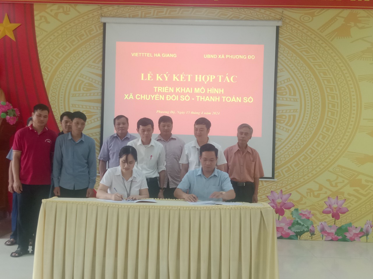 Lễ ký kết hợp tác giữa Viettel Hà Giang với UBND xã Phương Độ về triển khai chuyển đổi số, thanh toán số